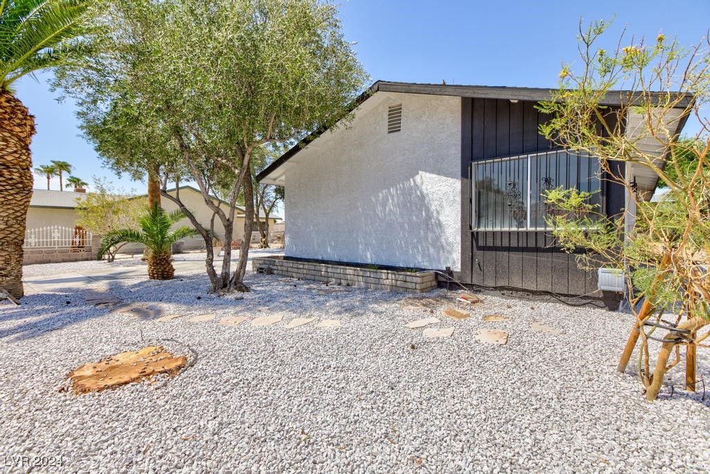 661 Riata Way