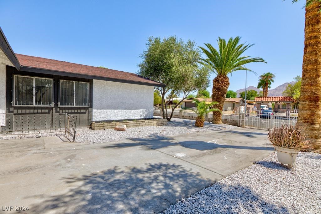 661 Riata Way