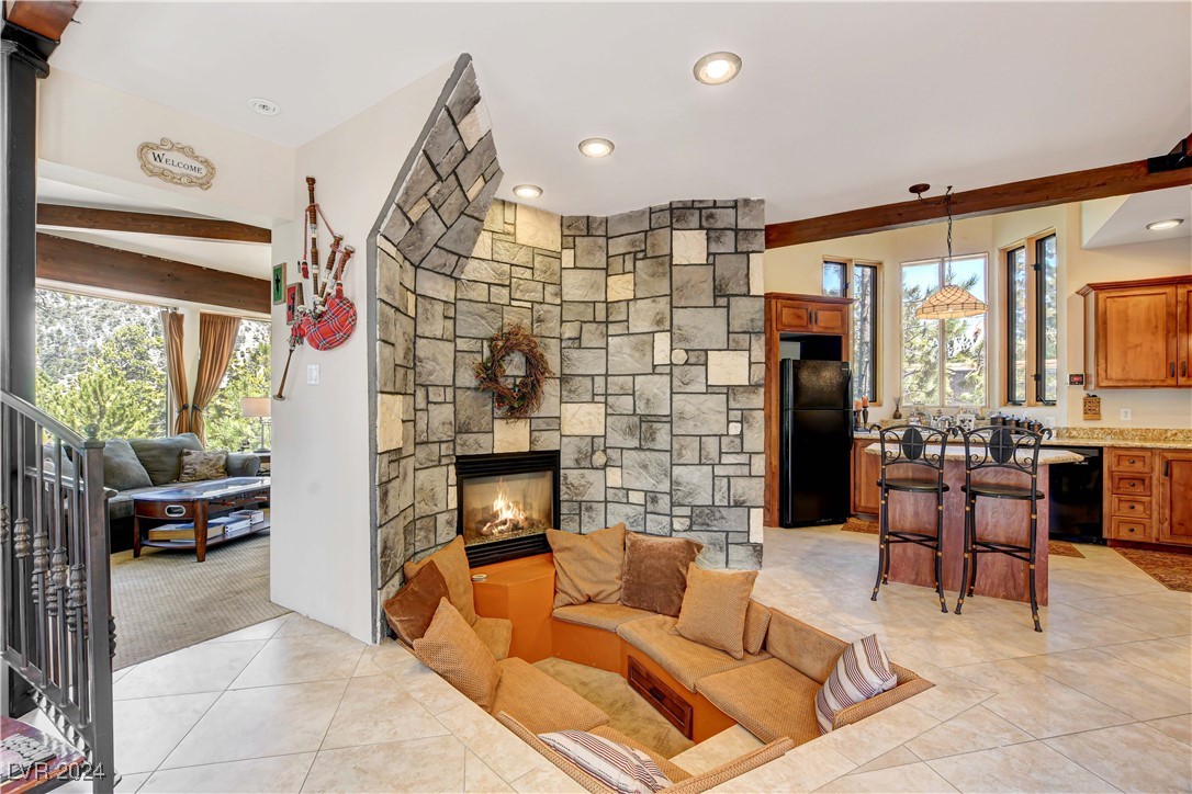 2133 Via Vita Street