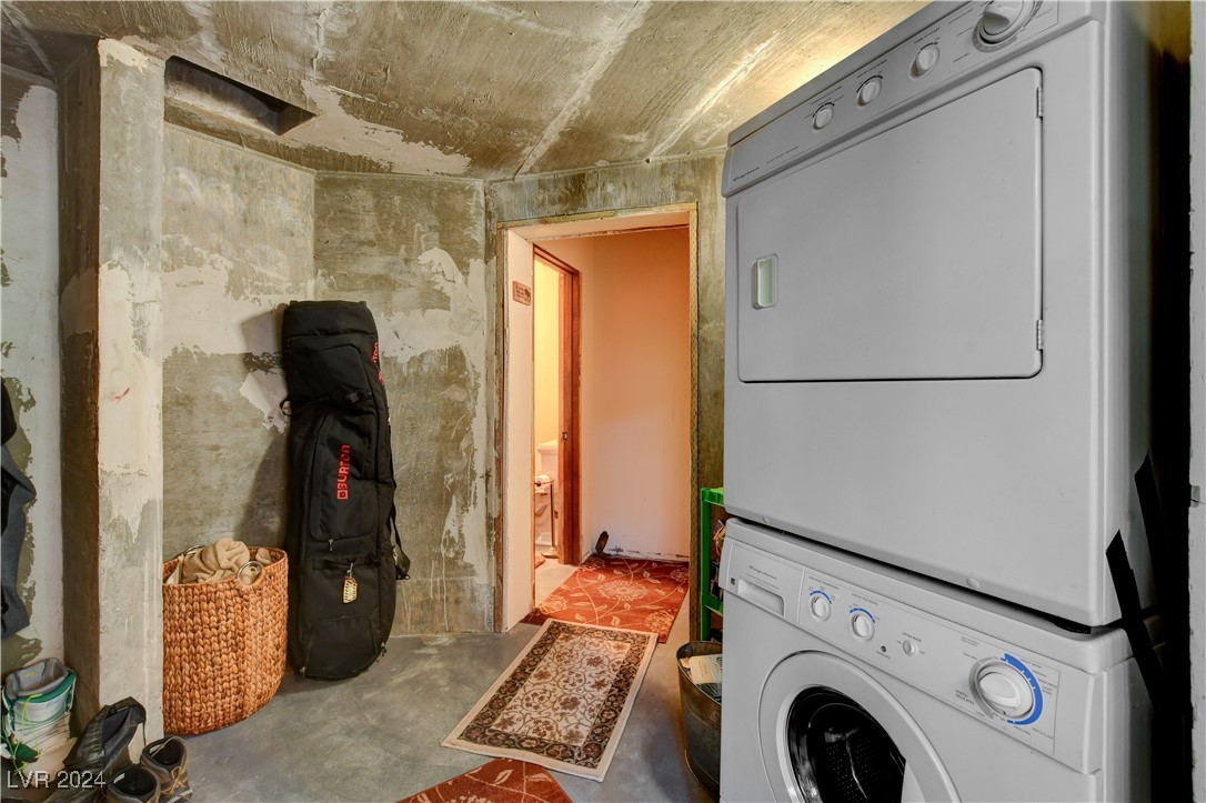 2133 Via Vita Street