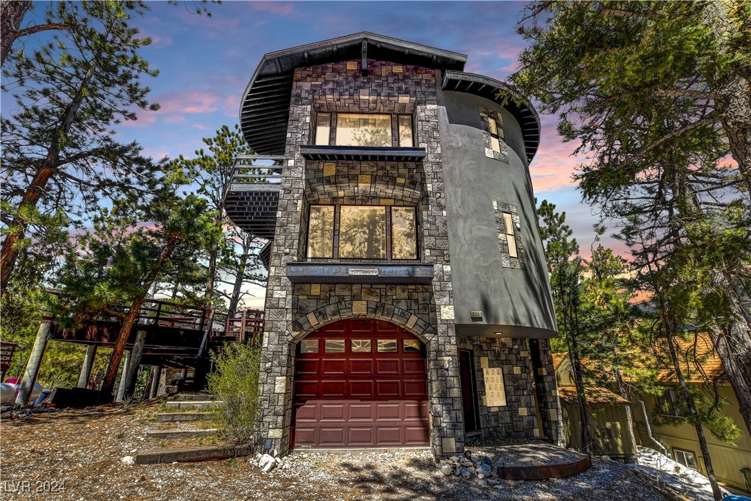 2133 Via Vita Street
