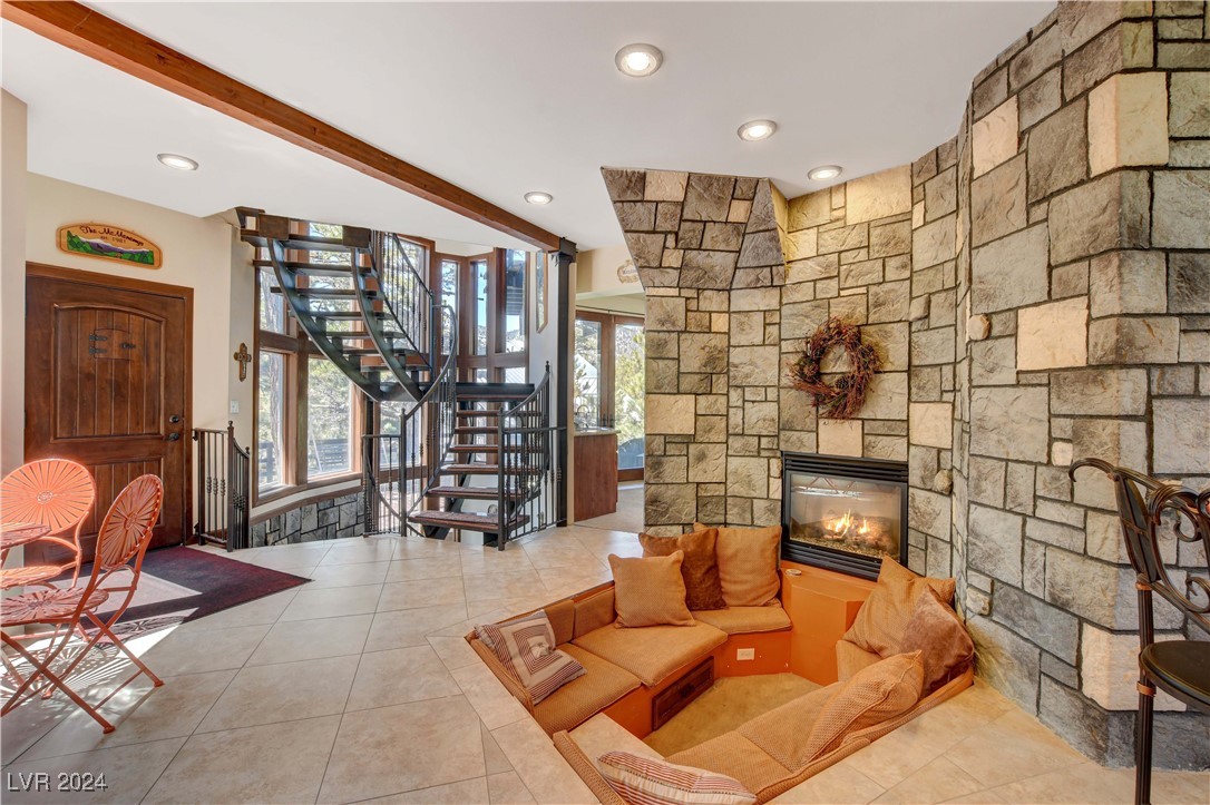 2133 Via Vita Street