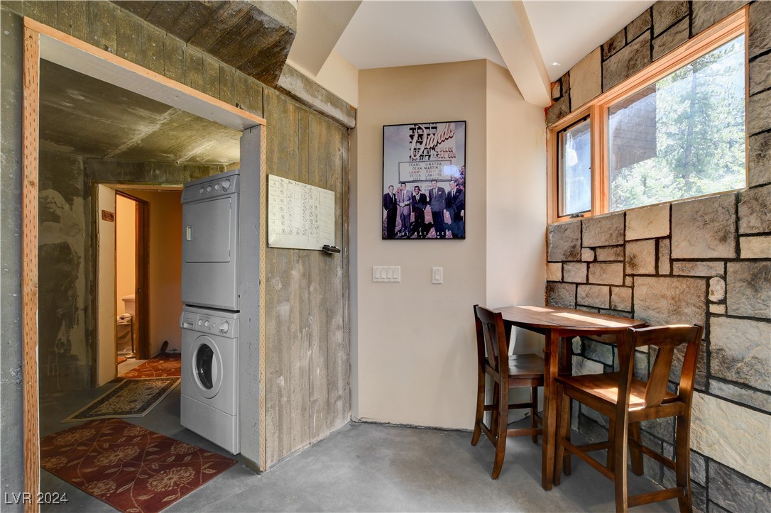 2133 Via Vita Street