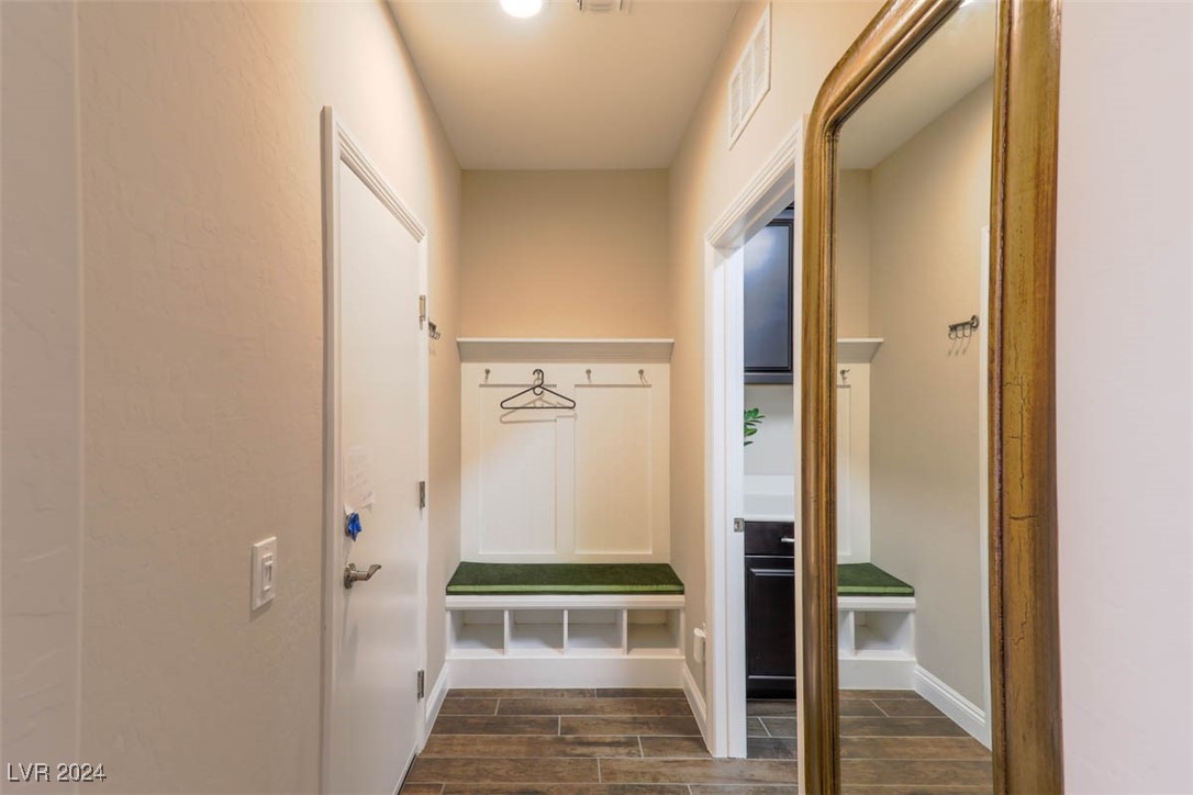 9483 Chandler Springs Avenue