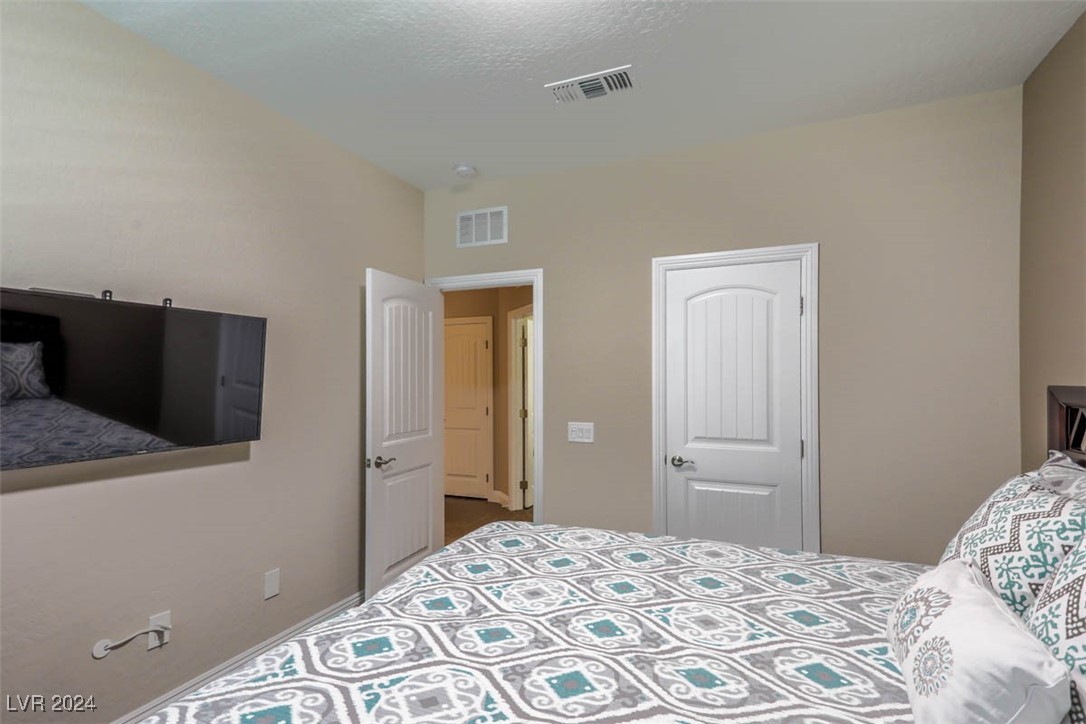 9483 Chandler Springs Avenue