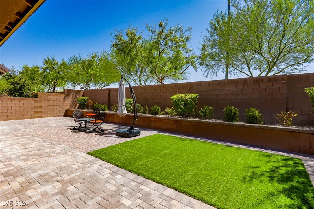 9483 Chandler Springs Avenue