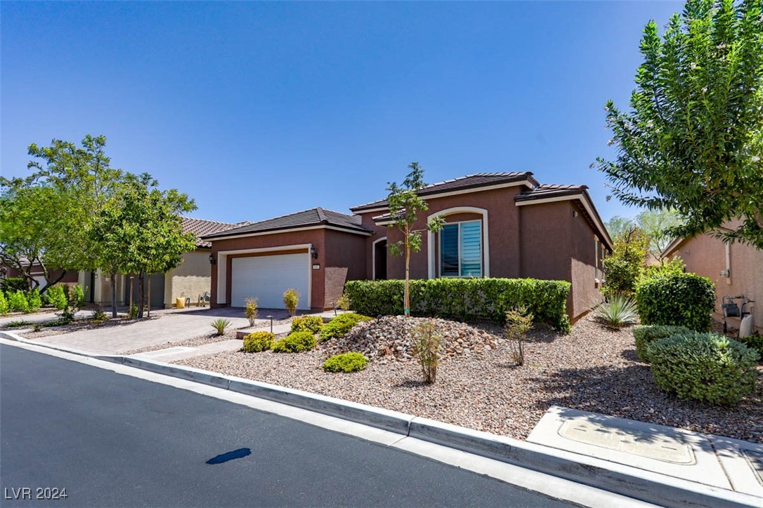 9483 Chandler Springs Avenue