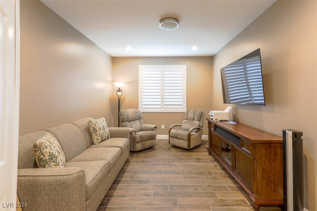 9483 Chandler Springs Avenue