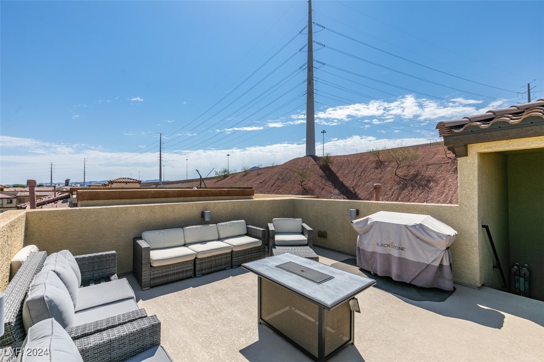 1525 Spiced Wine Avenue 18106