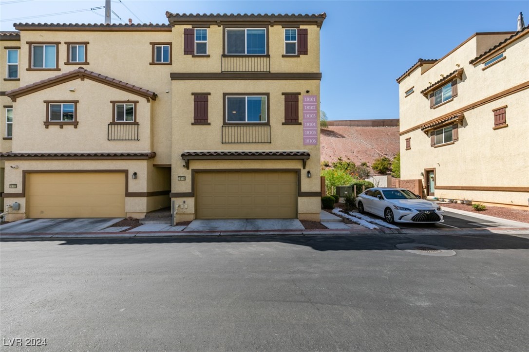 1525 Spiced Wine Avenue 18106