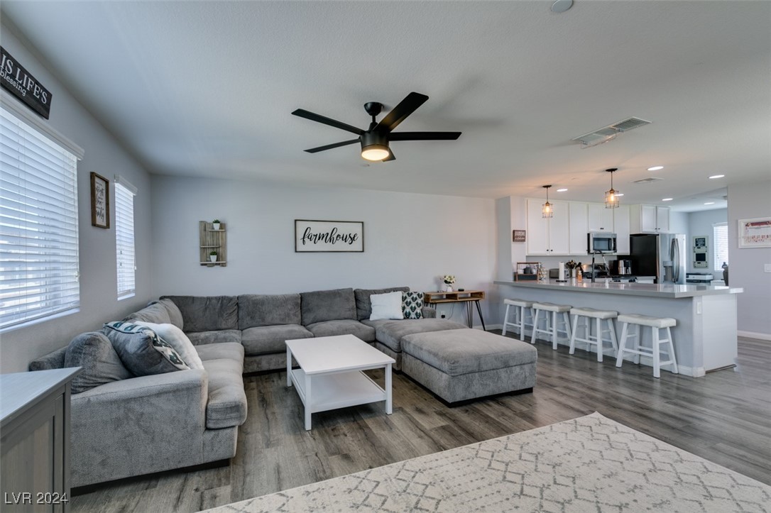 1525 Spiced Wine Avenue 18106