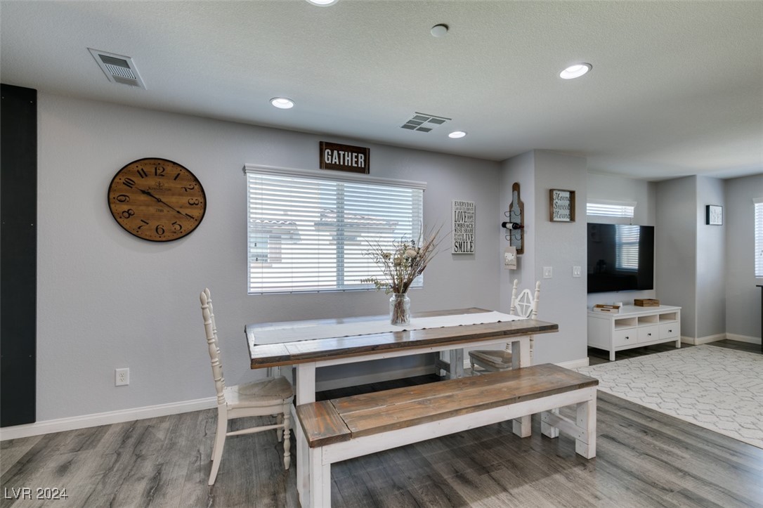 1525 Spiced Wine Avenue 18106