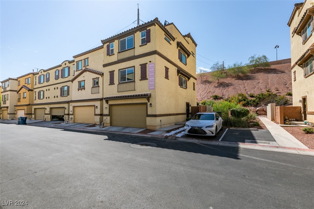 1525 Spiced Wine Avenue 18106