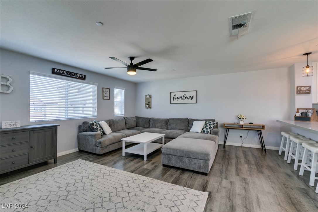 1525 Spiced Wine Avenue 18106