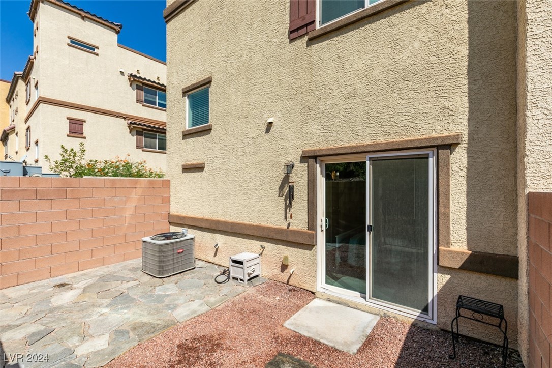 1525 Spiced Wine Avenue 18106