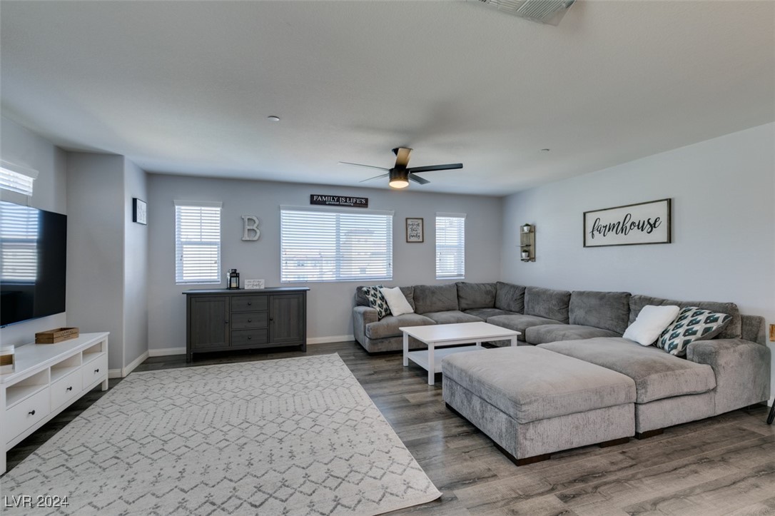 1525 Spiced Wine Avenue 18106