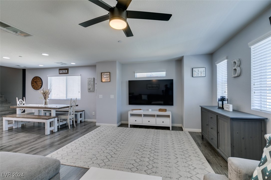 1525 Spiced Wine Avenue 18106