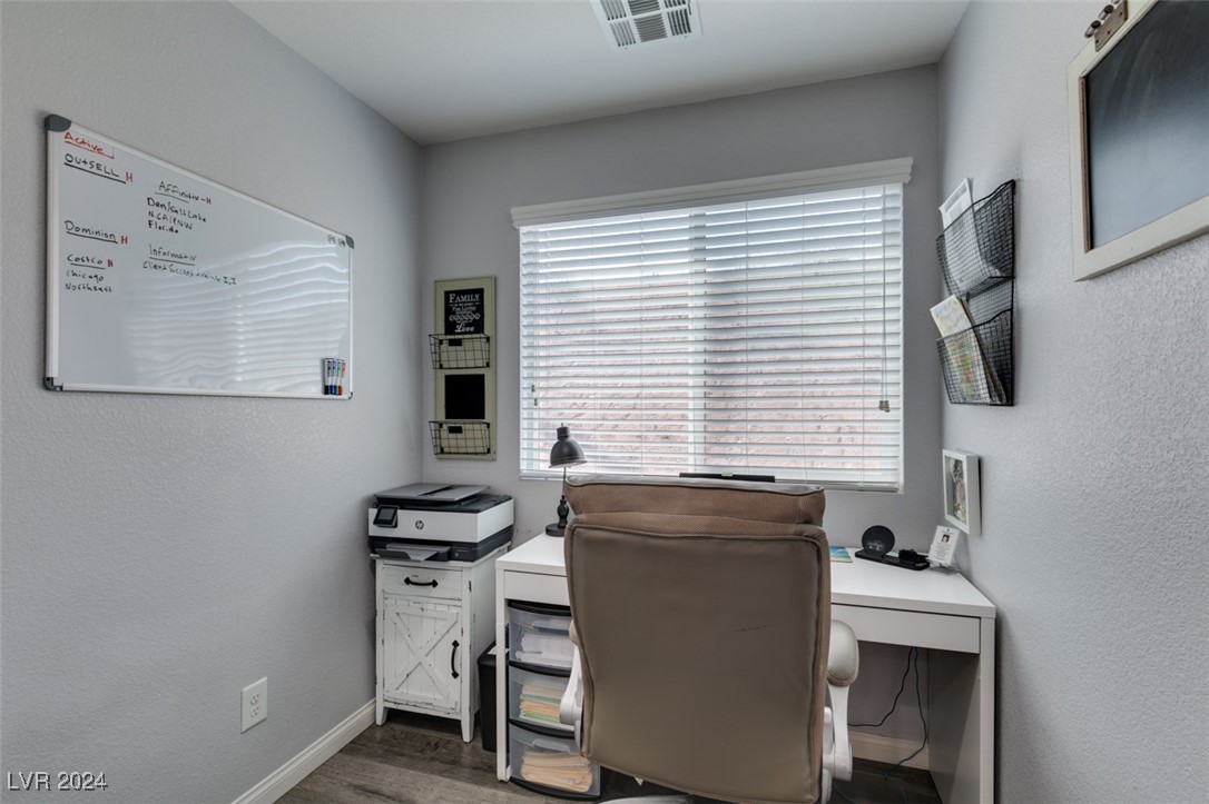 1525 Spiced Wine Avenue 18106