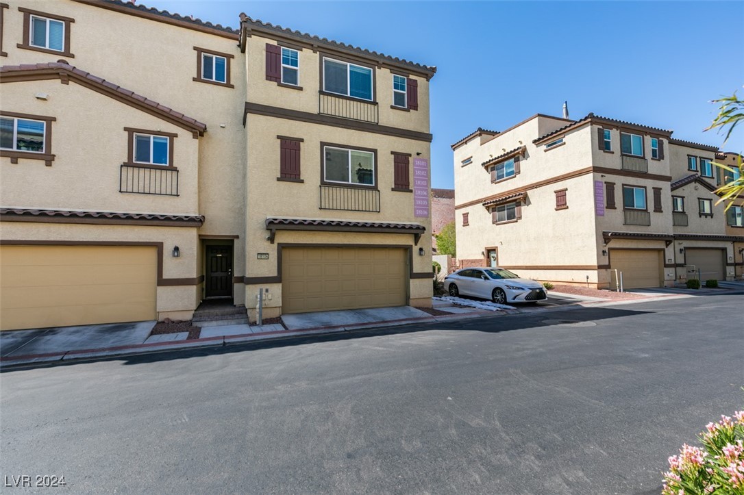 1525 Spiced Wine Avenue 18106