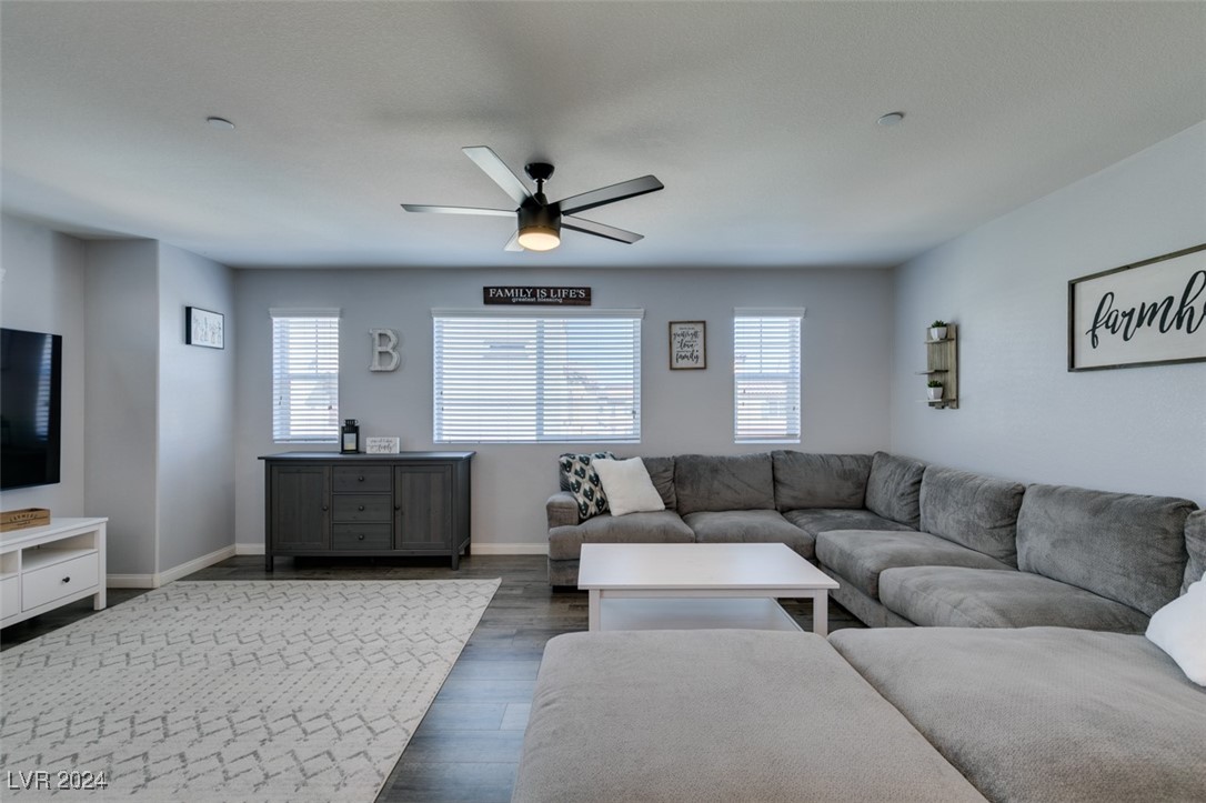 1525 Spiced Wine Avenue 18106