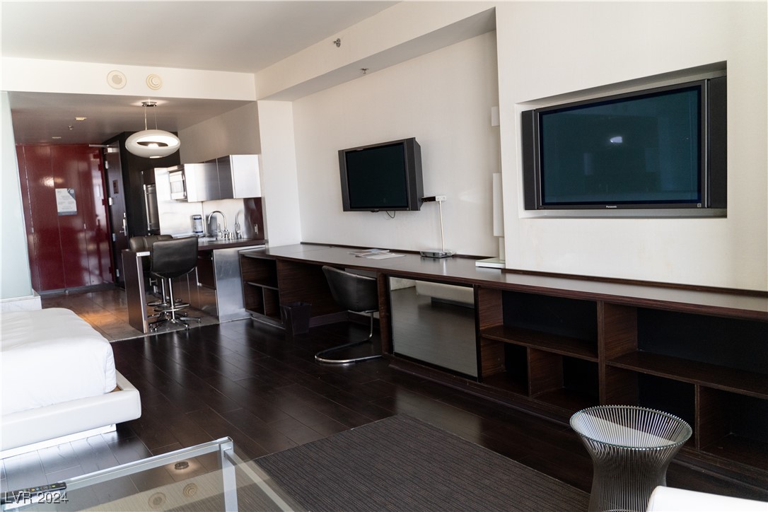 4381 West Flamingo Road 37318