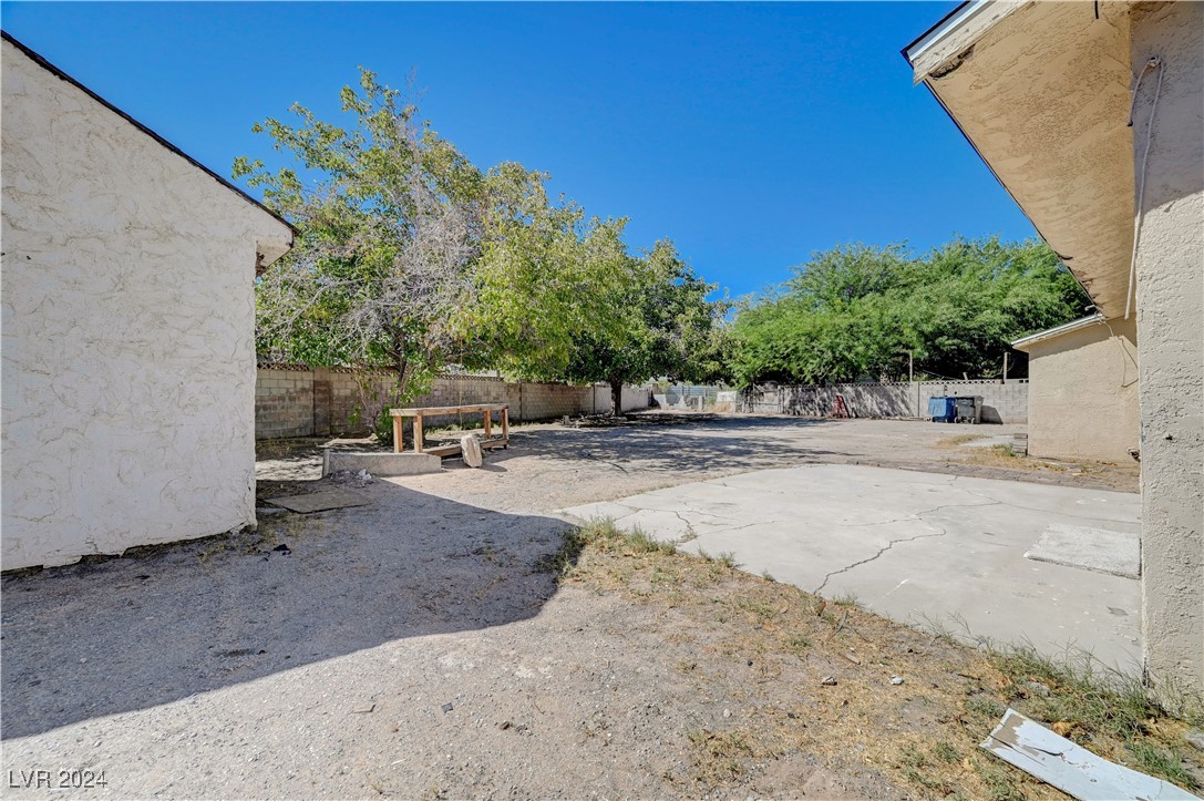 3725 Loyola Street