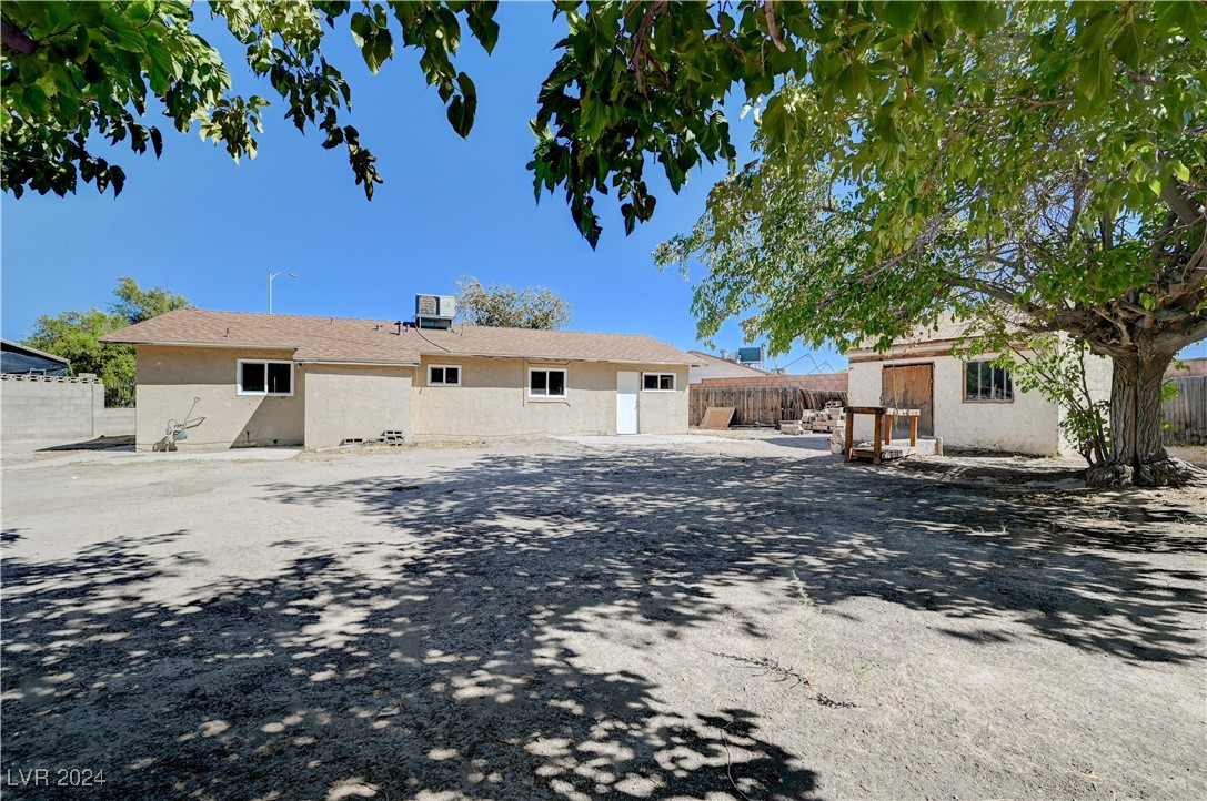 3725 Loyola Street