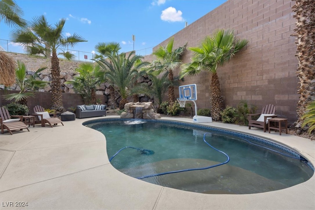 885 Via Del Tramonto Street