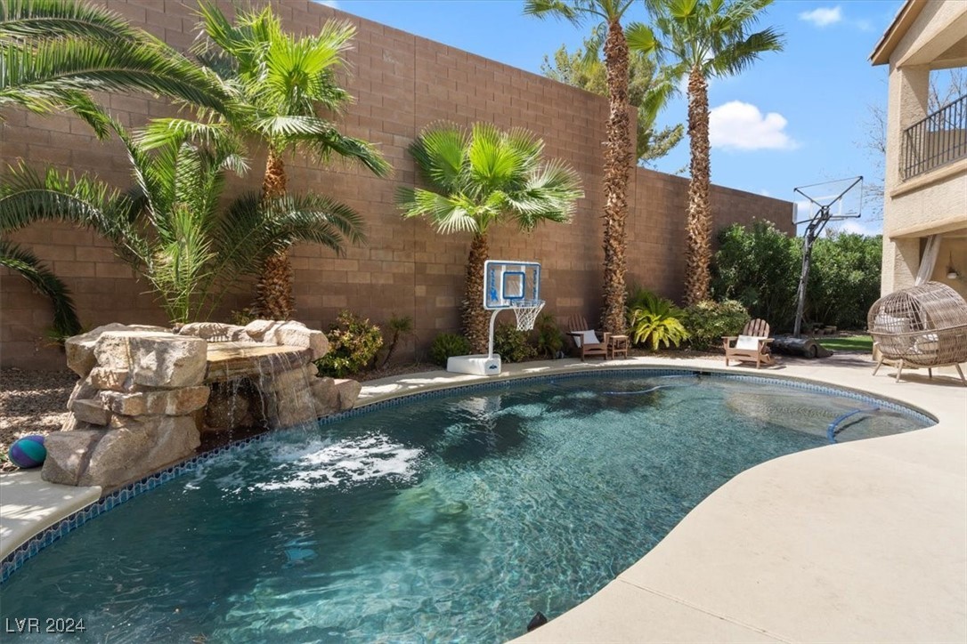 885 Via Del Tramonto Street