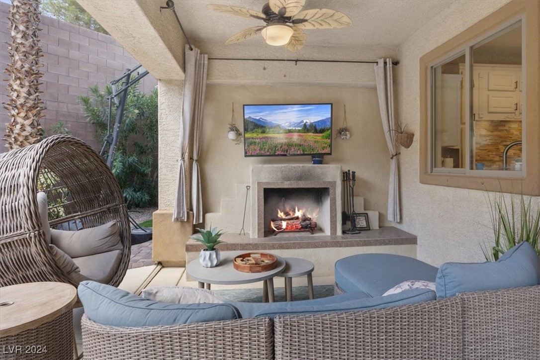 885 Via Del Tramonto Street