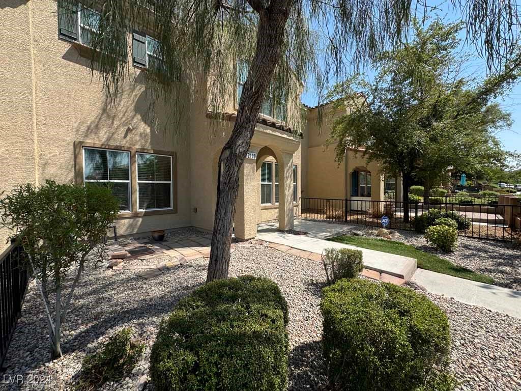 2100 Waterlily View Street
