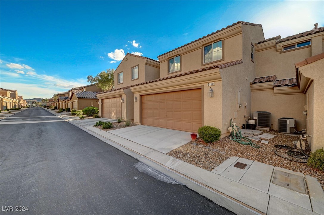 2100 Waterlily View Street