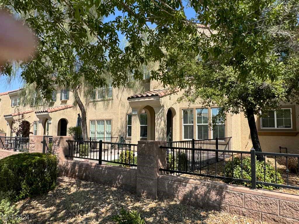 2100 Waterlily View Street