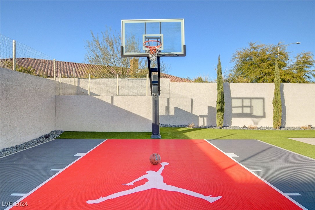 6650 Tangled Vines Avenue