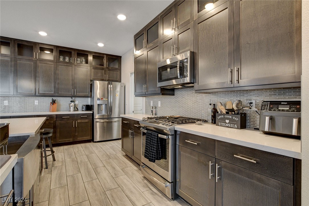 6650 Tangled Vines Avenue