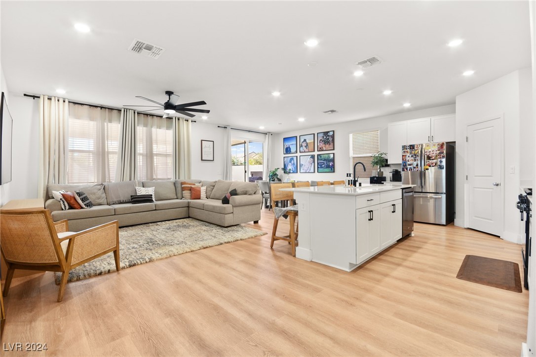 7661 Mojave Wind Avenue