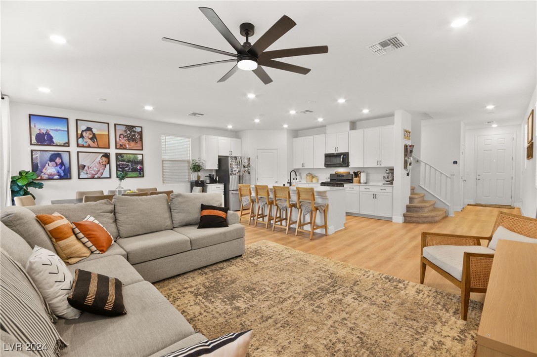 7661 Mojave Wind Avenue