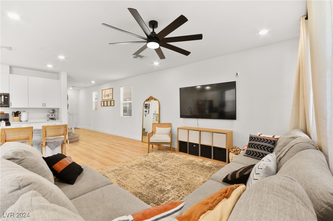 7661 Mojave Wind Avenue