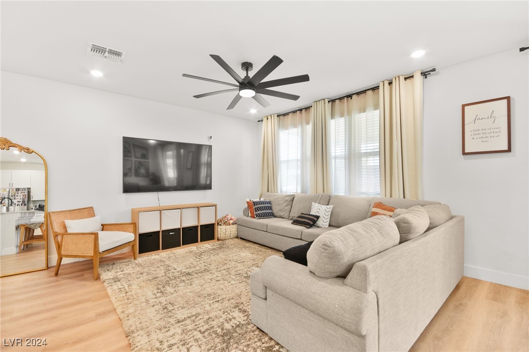 7661 Mojave Wind Avenue