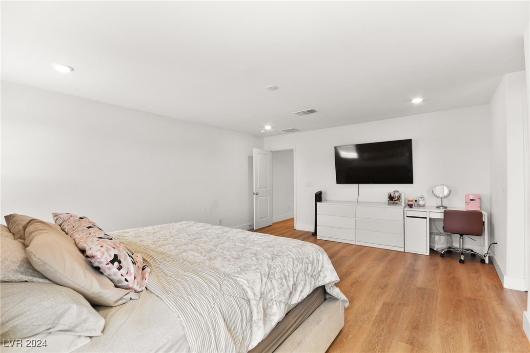 7661 Mojave Wind Avenue