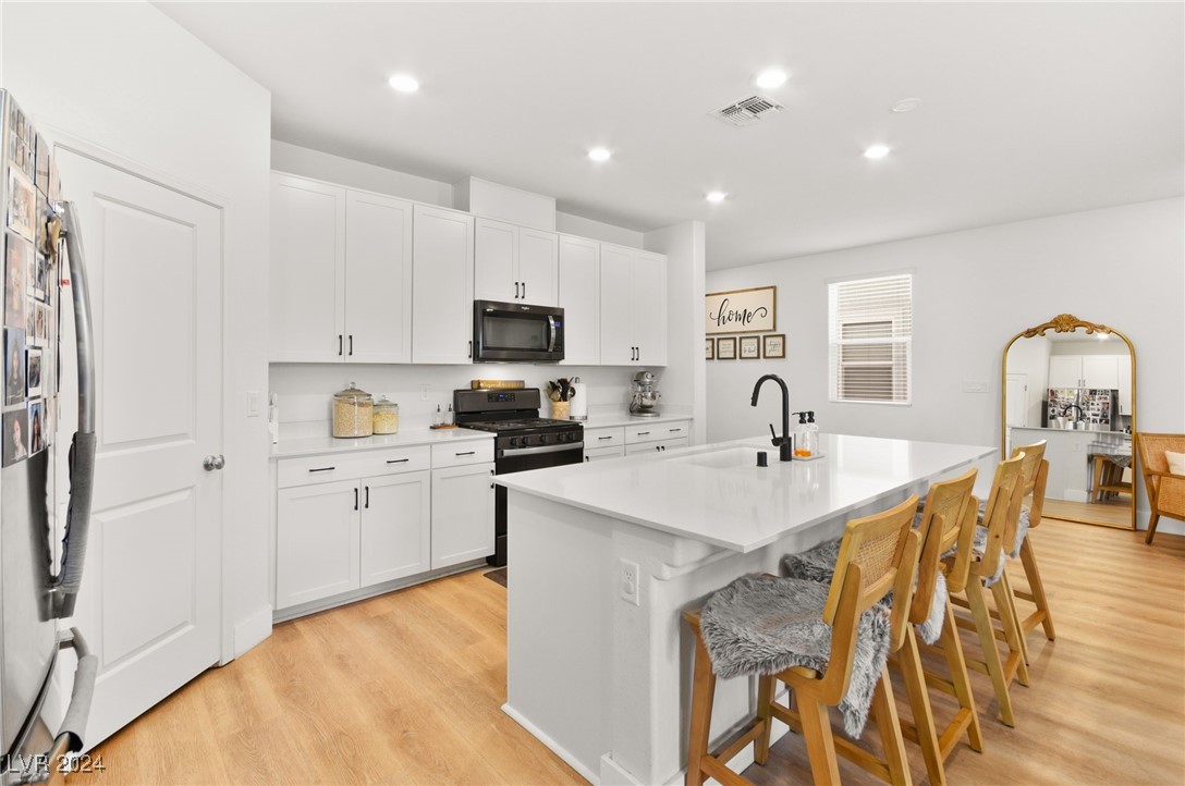 7661 Mojave Wind Avenue