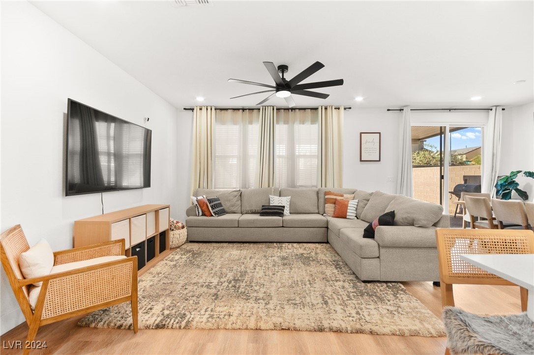 7661 Mojave Wind Avenue