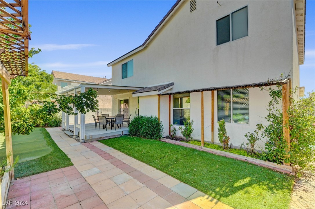 7809 Natures Song Street