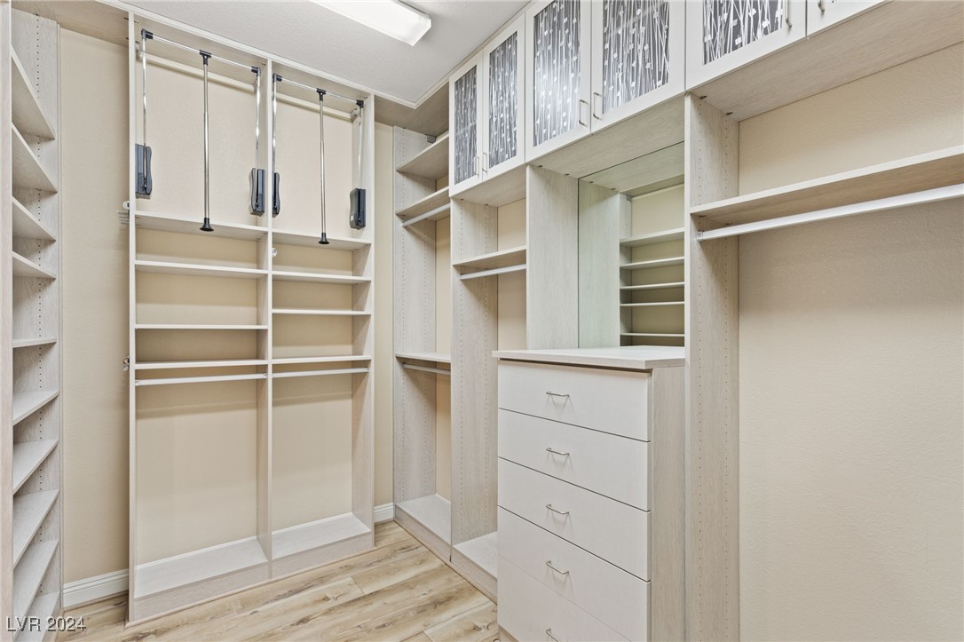 7323 Ellison Park Street