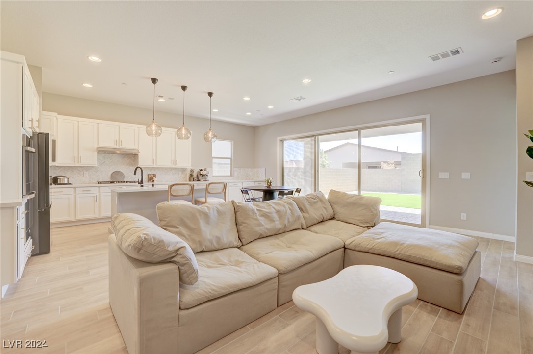 11623 Hatchling Avenue