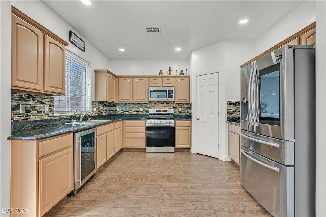 4445 Carrier Dove Avenue