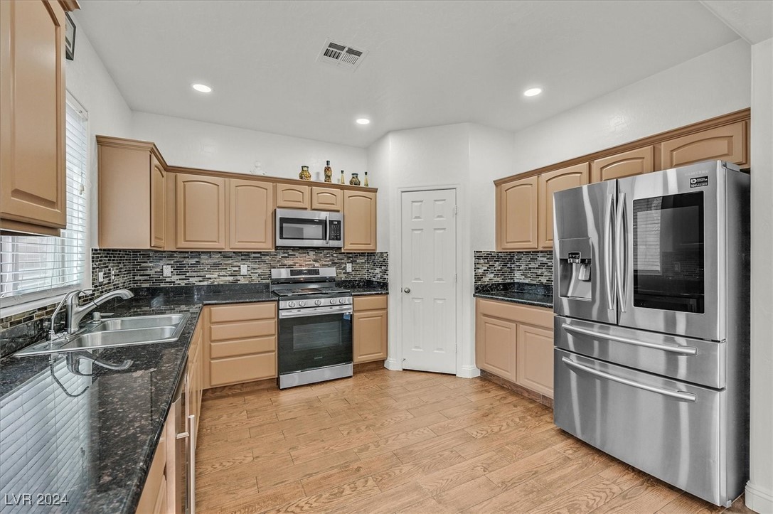 4445 Carrier Dove Avenue