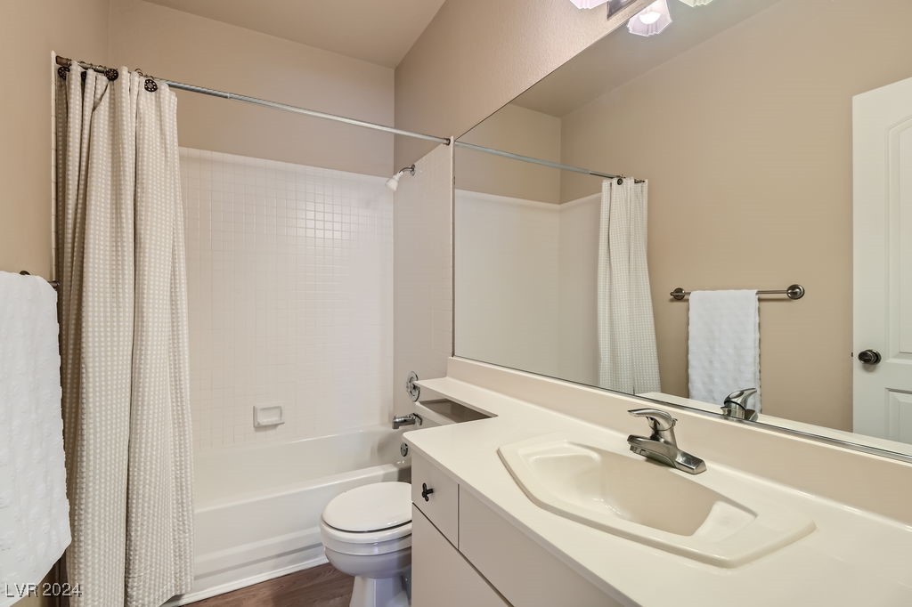 7661 Rolling View Drive 202