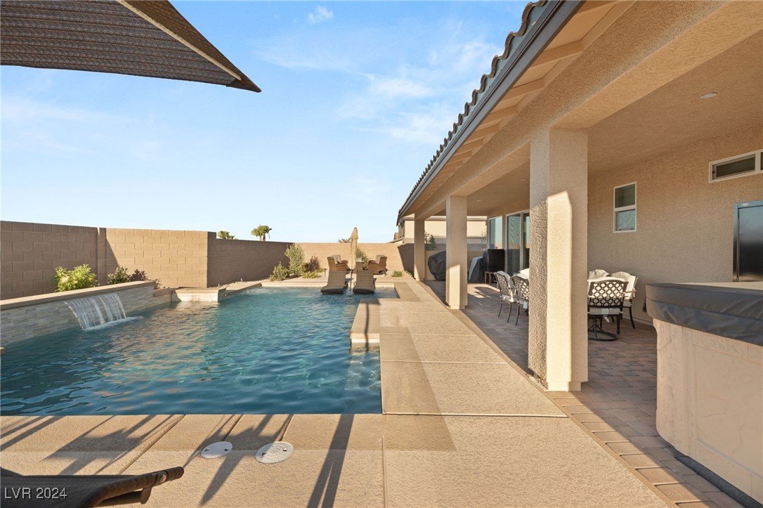 10374 Grapevine Hill Avenue