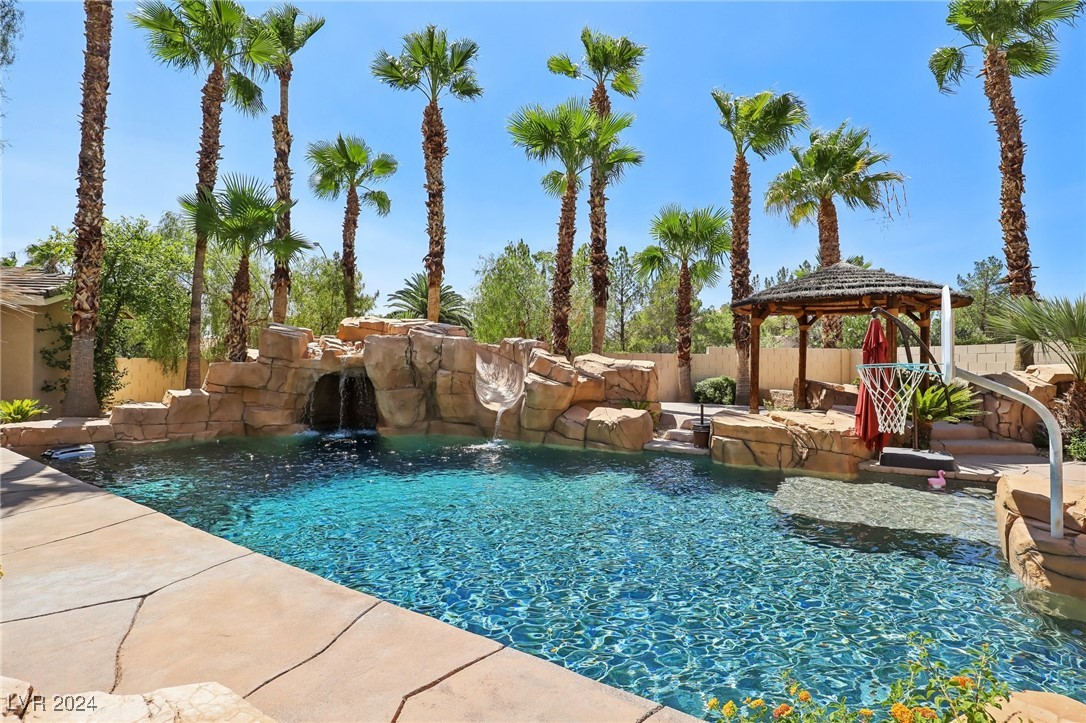 8361 Las Lunas Way